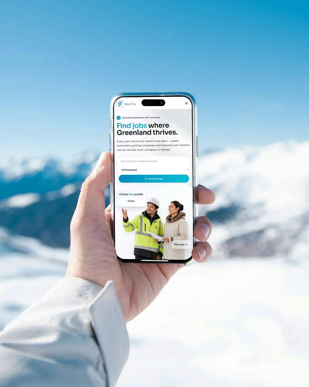 HireMe på mobilen med grønlandske fjelde i baggrunden